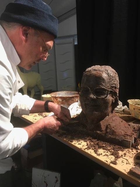 Retrouvez votre âme artistique avec notre animation sculpteur sur glace, sculpteur sur sable et ateliers chocolat sur Lille 59